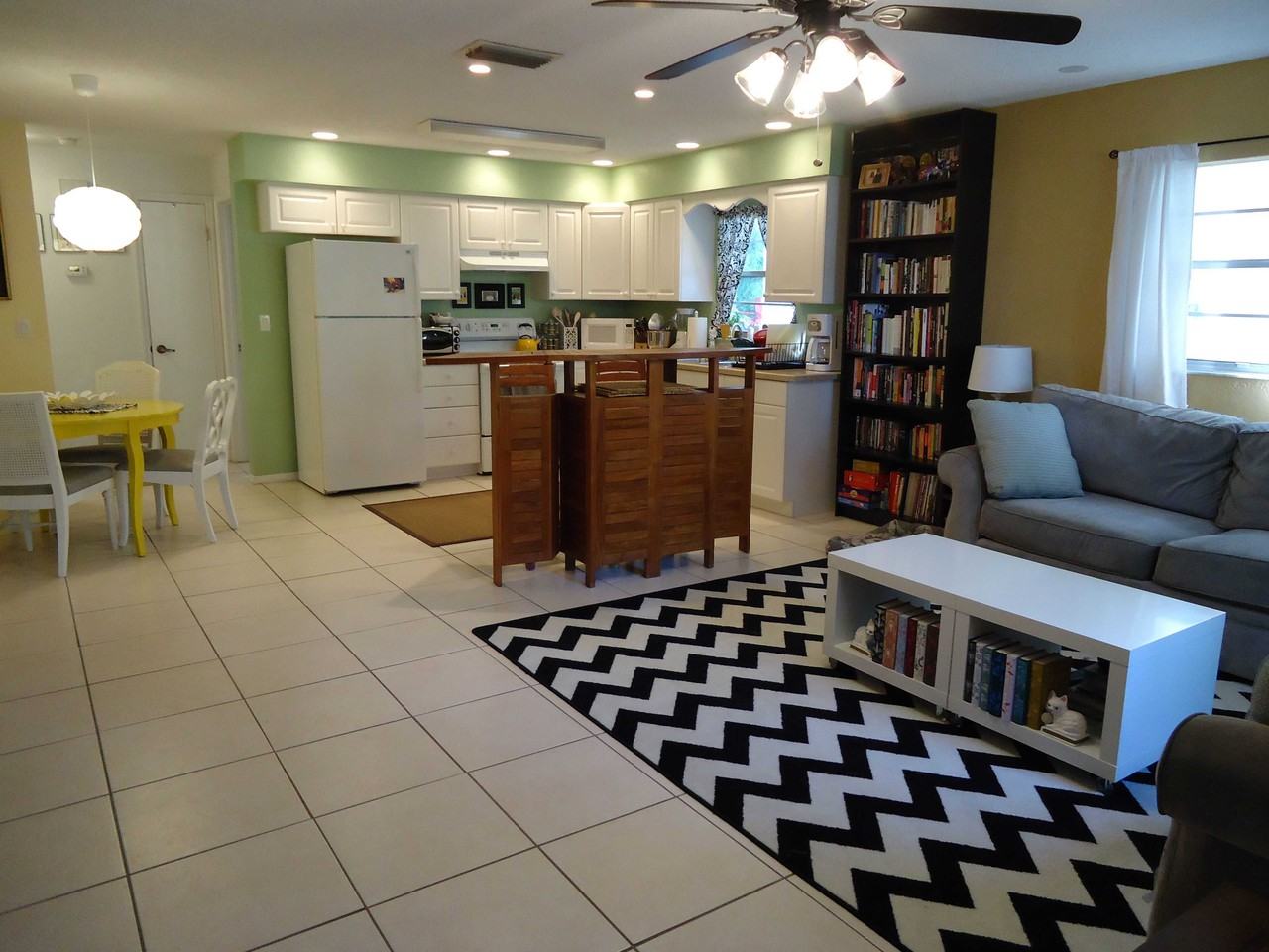 2935 Sunset Dr - Photo 2 of 10