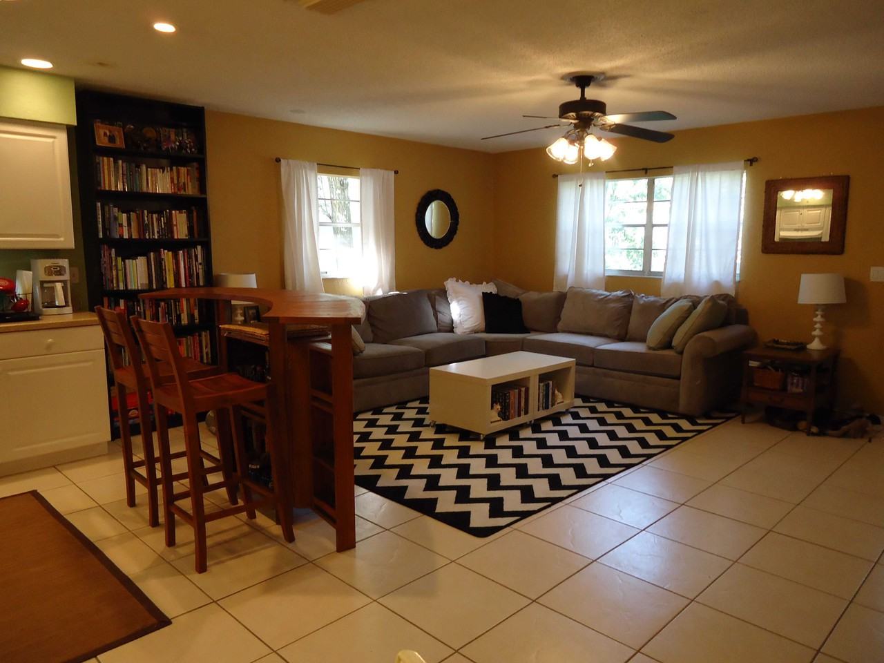 2935 Sunset Dr - Photo 3 of 10