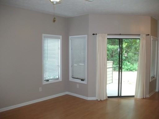 155 Longstreet Dr - Photo 2 of 9