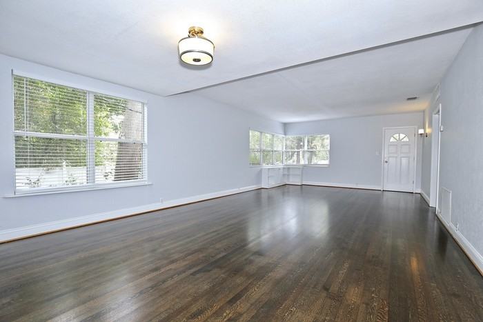 1808 Delaney Ave - Photo 2 of 16