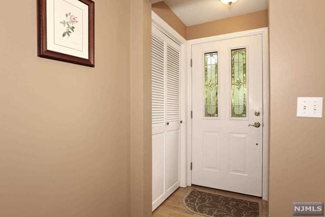 199 Crescent St - Photo 3 of 23
