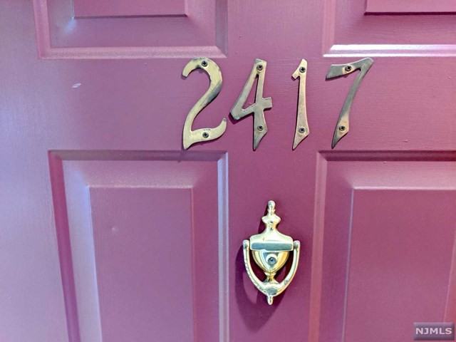 2417 Stanhope Ct - Photo 2 of 16