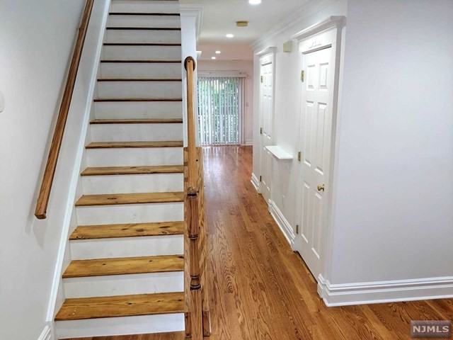 2417 Stanhope Ct - Photo 3 of 16