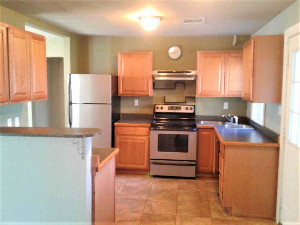 1605 N Lunsford Ave - Photo 3 of 10