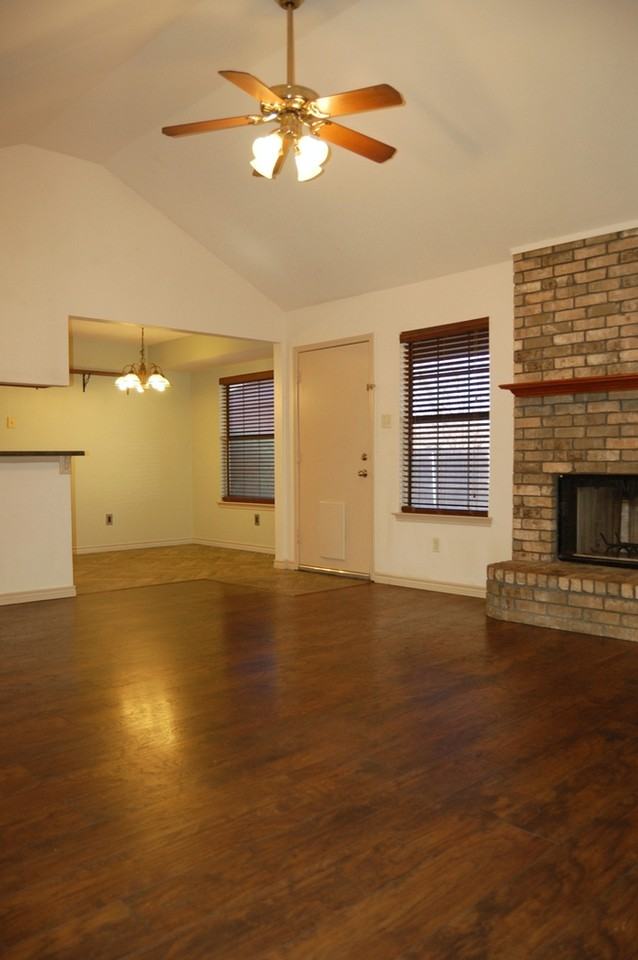 636 Ozark Ave - Photo 3 of 14