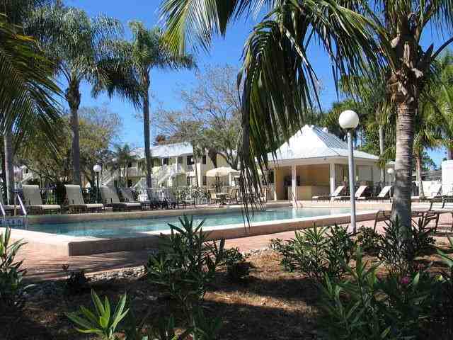 Naples 701 - Photo 3 of 14