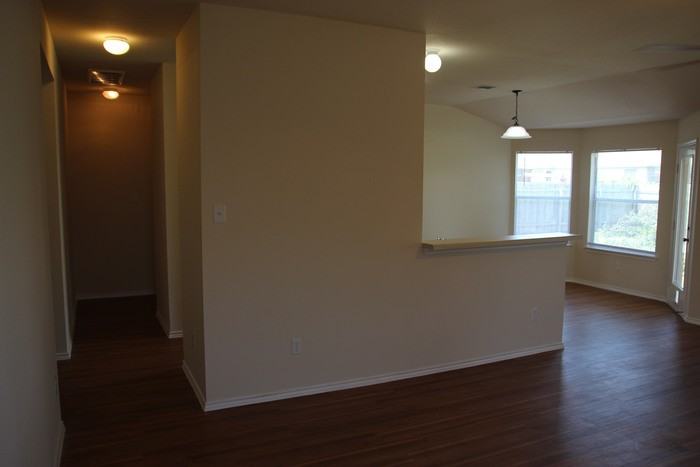 1105 Burgess Dr - Photo 2 of 19