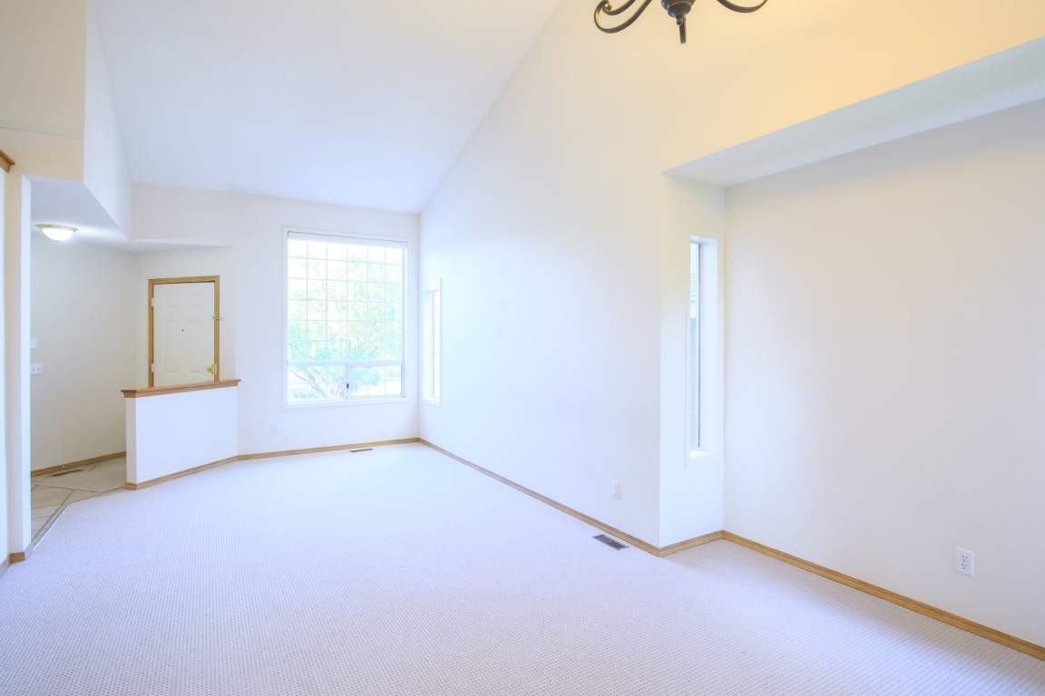 8 Citadel Gardens NW - Photo 2 of 33