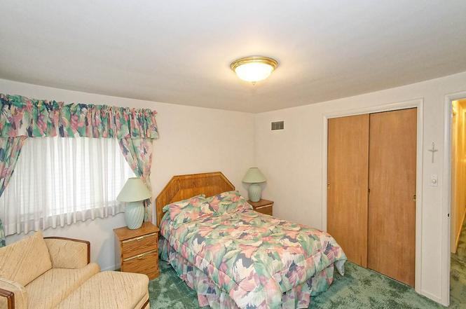 102 Buckingham Dr - Photo 3 of 11