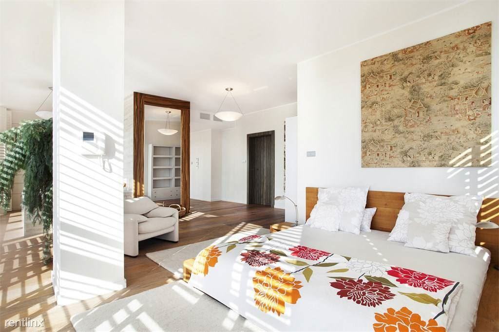 1037 Miller Ave - Photo 3 of 10