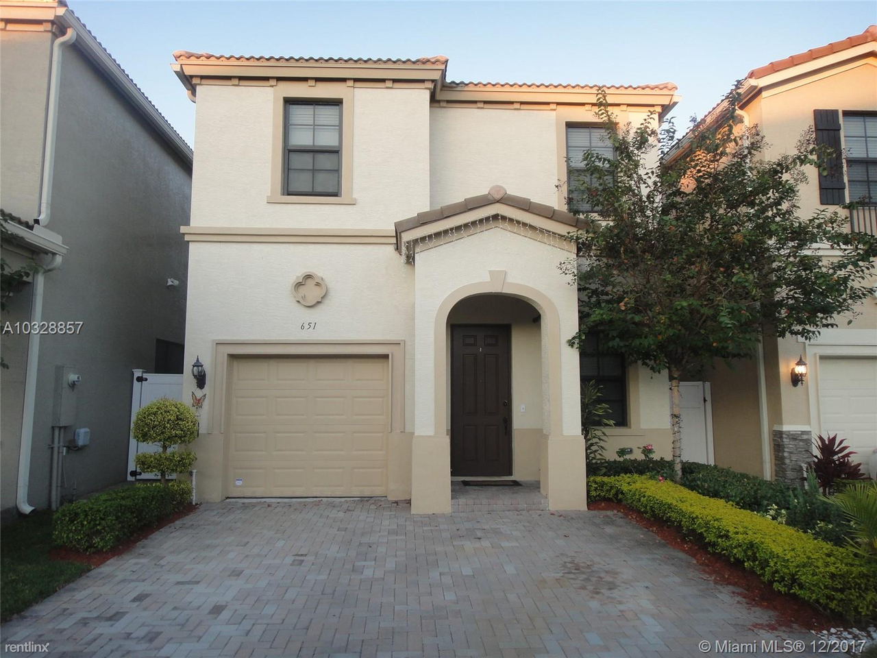 651 NE 193rd St - Photo 3 of 31