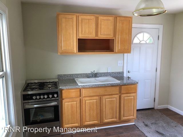 1172 Wyoming Ave - Photo 2 of 8