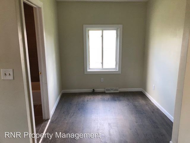 1172 Wyoming Ave - Photo 3 of 8