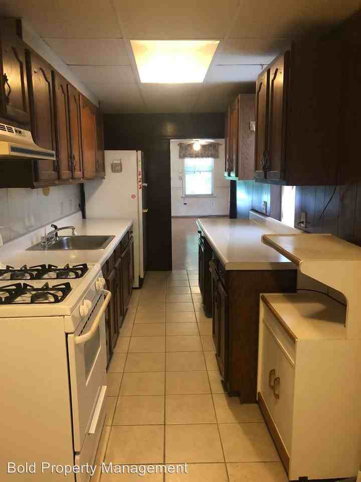 645 Clinton St - Photo 2 of 6