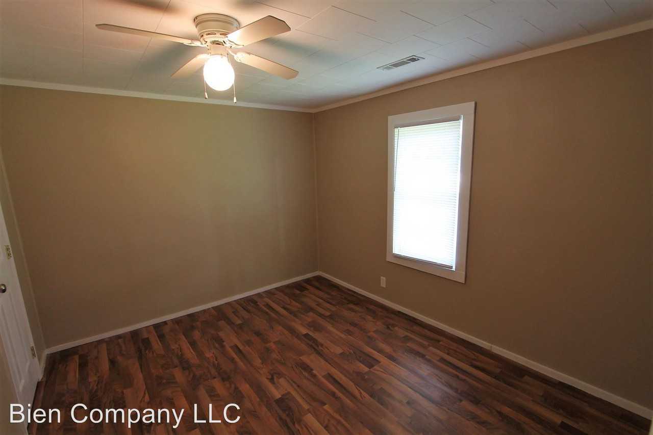 1402 Lee St - Photo 2 of 12