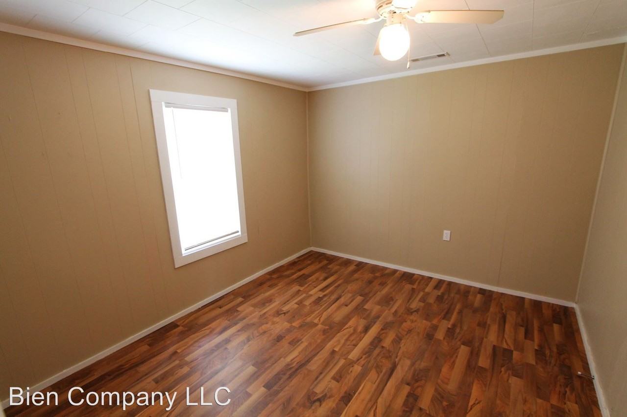 1402 Lee St - Photo 3 of 12