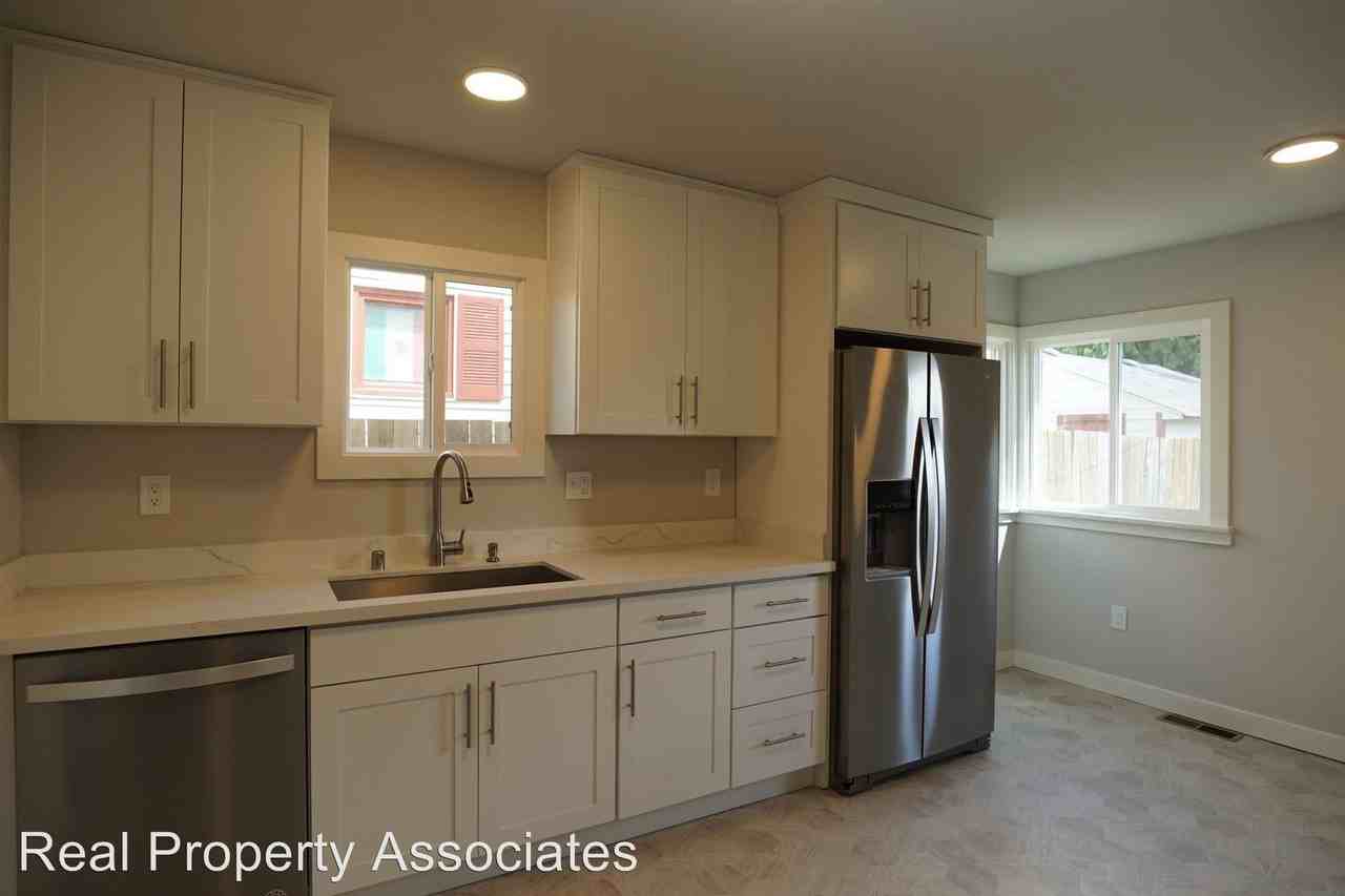 106 E 37th St - Photo 2 of 16