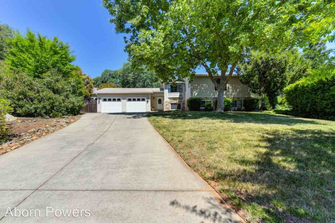 3191 Perlett Dr - Photo 2 of 24