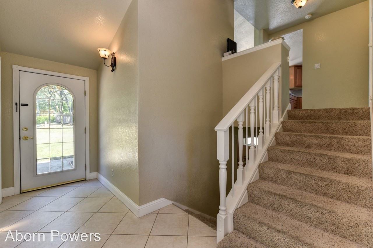 3191 Perlett Dr - Photo 3 of 24