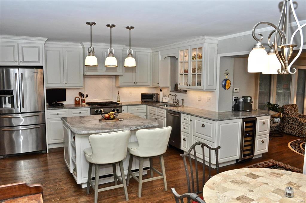 1480 Forest View Dr - Photo 3 of 12