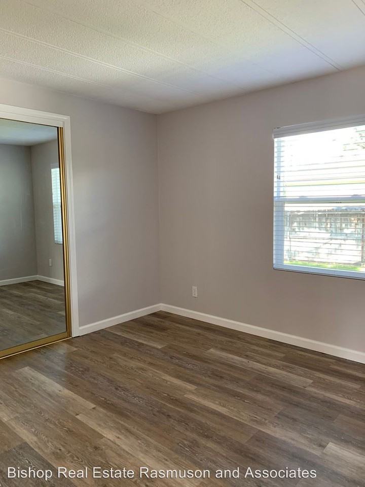 2311 Juniper St - Photo 3 of 14