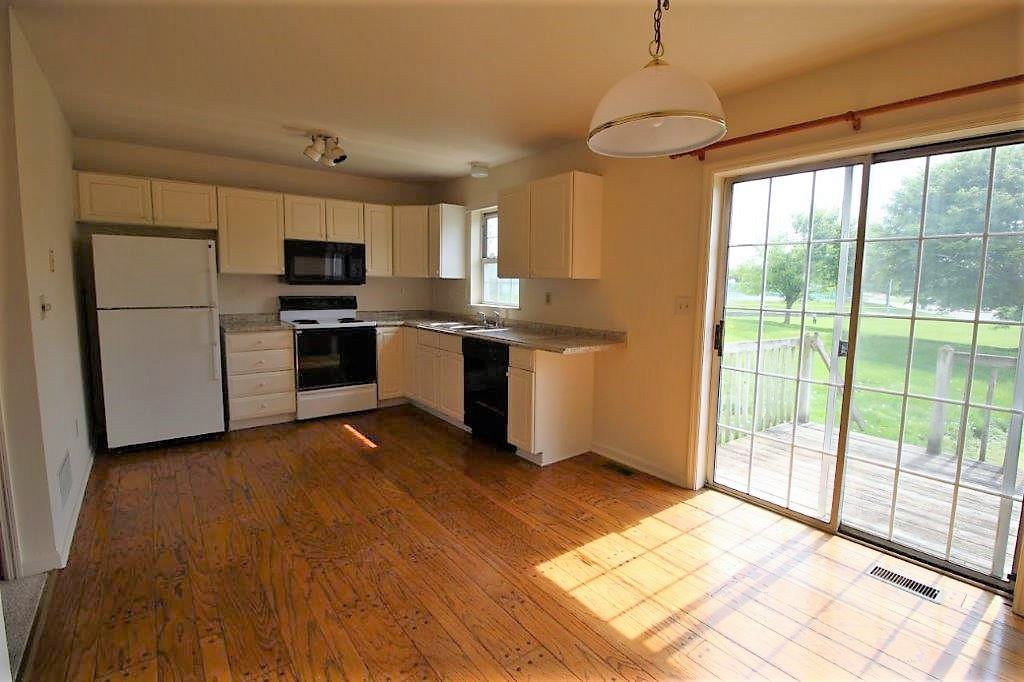 1116 Hampden Dr - Photo 2 of 10