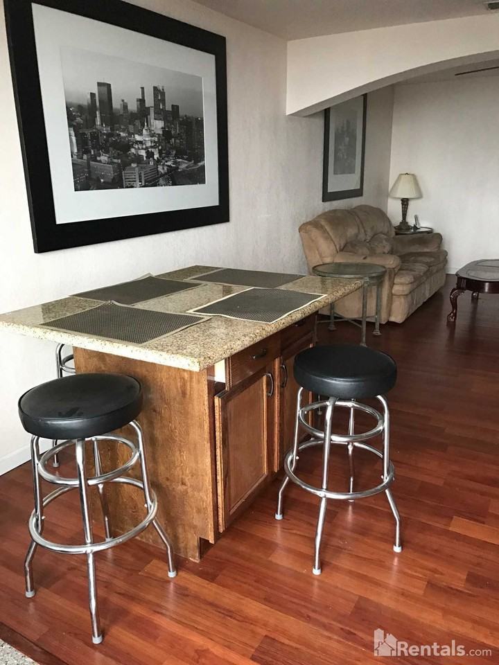 1550 Cross Lake Blvd - Photo 2 of 10