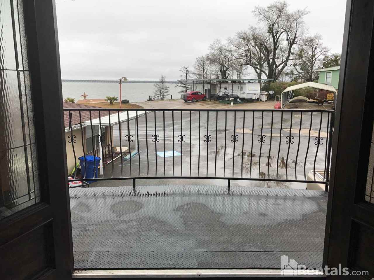 1550 Cross Lake Blvd - Photo 3 of 10