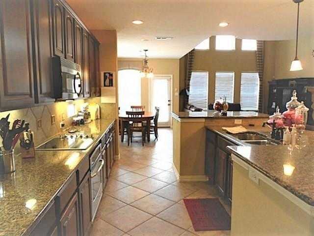 1055 Pinehurst Dr - Photo 2 of 5