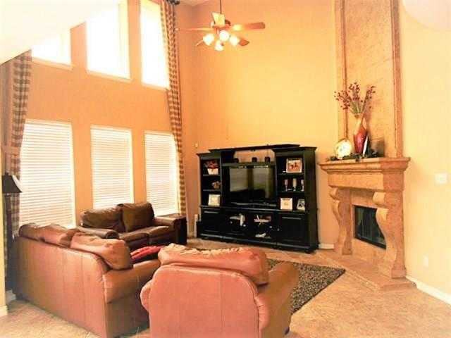 1055 Pinehurst Dr - Photo 3 of 5