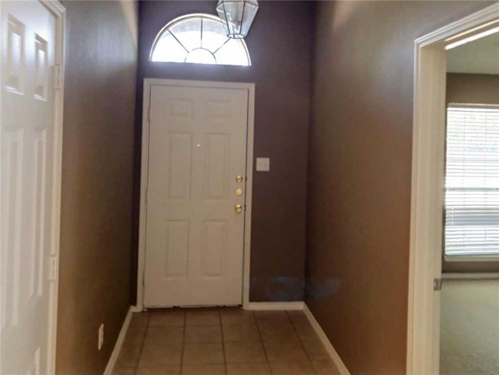 2405 N Brook Dr - Photo 3 of 6