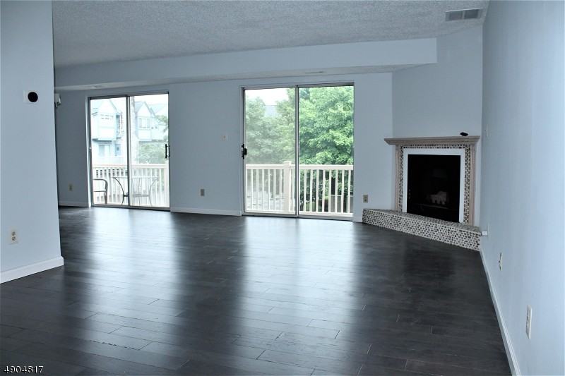 234 Woods Edge Dr - Photo 2 of 14