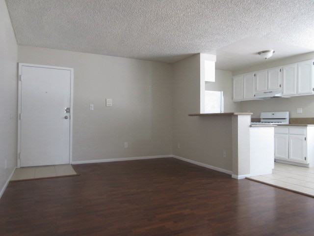 W. 14th St. & Magnolia Ave. 90006