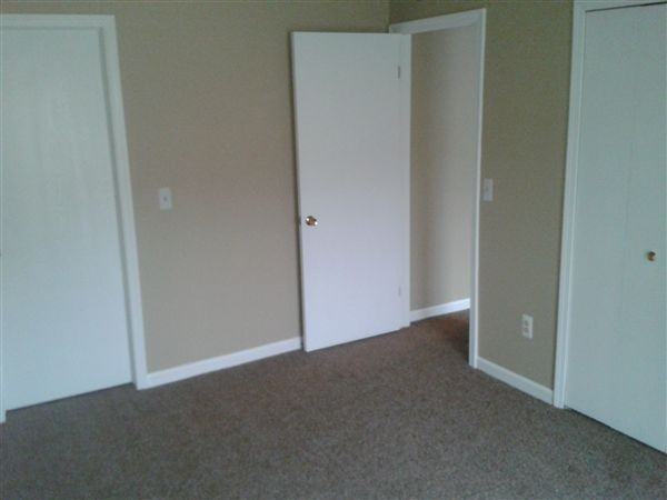 Kelly Manor - Photo 2 of 22
