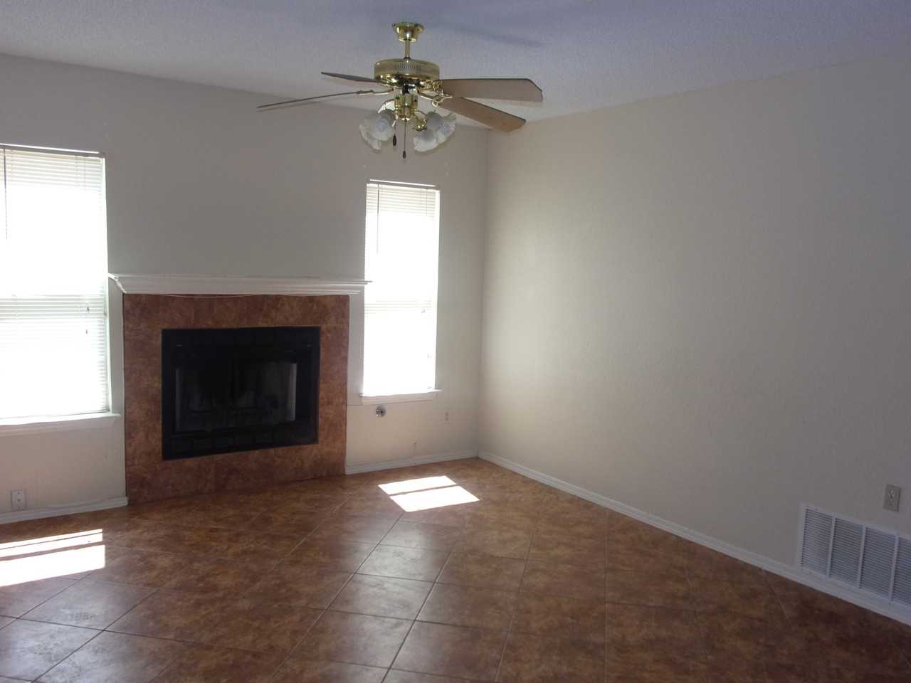 11941 Crown Oaks Ct - Photo 3 of 21