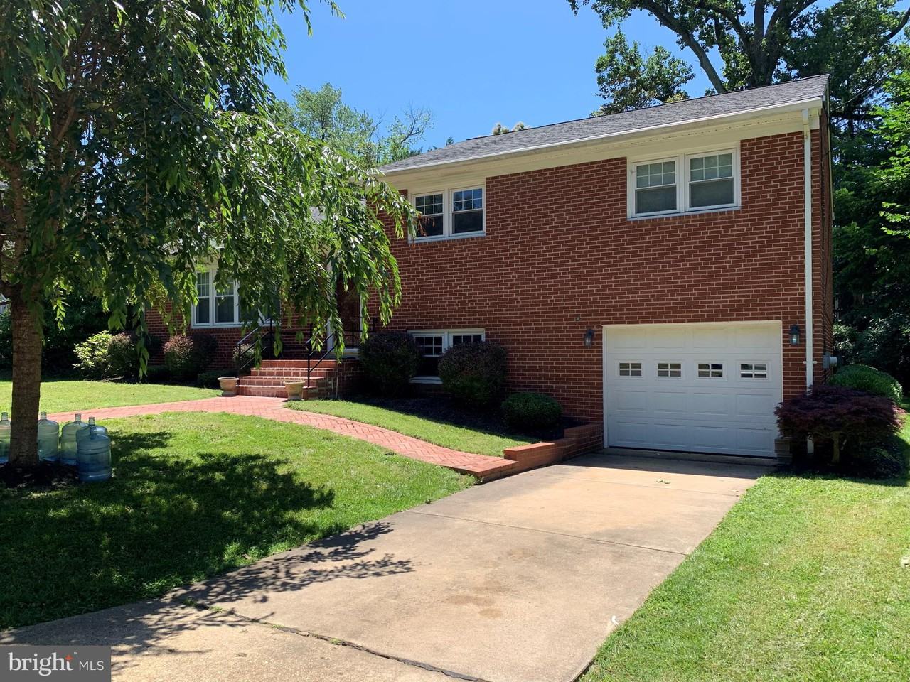 211 W Columbia St - Photo 2 of 44