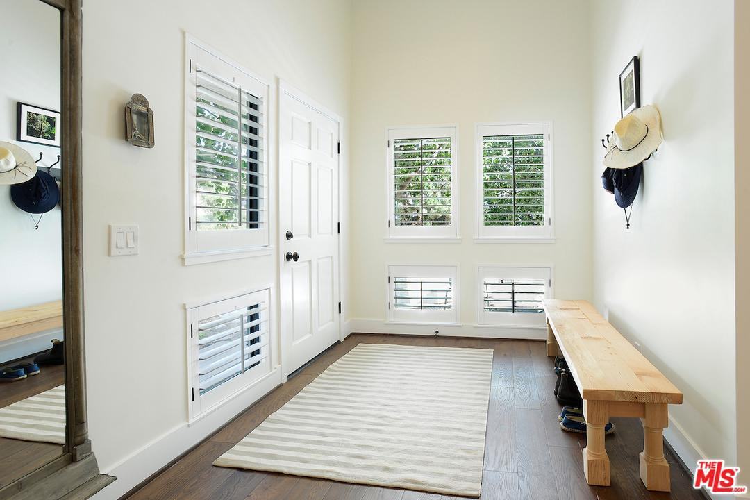 17258 Palisades Cir - Photo 2 of 29