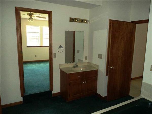 706 Forrest Dr - Photo 2 of 10