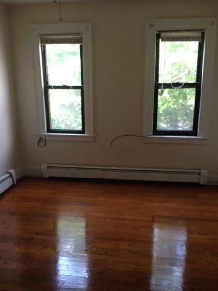 264 Orchard St - Photo 3 of 5