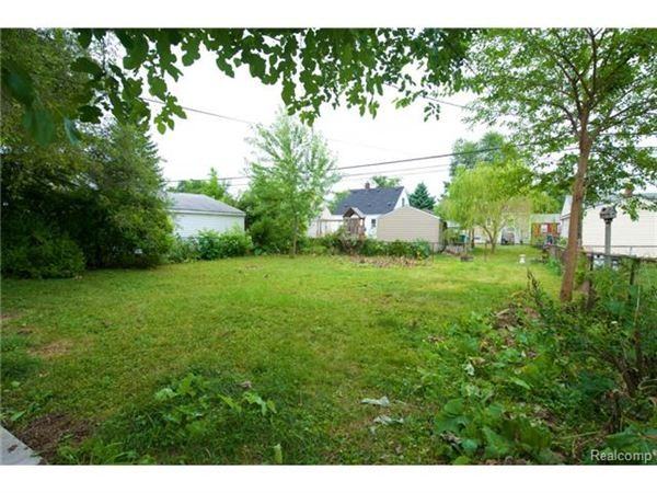 12478 Pearl St - Photo 2 of 7
