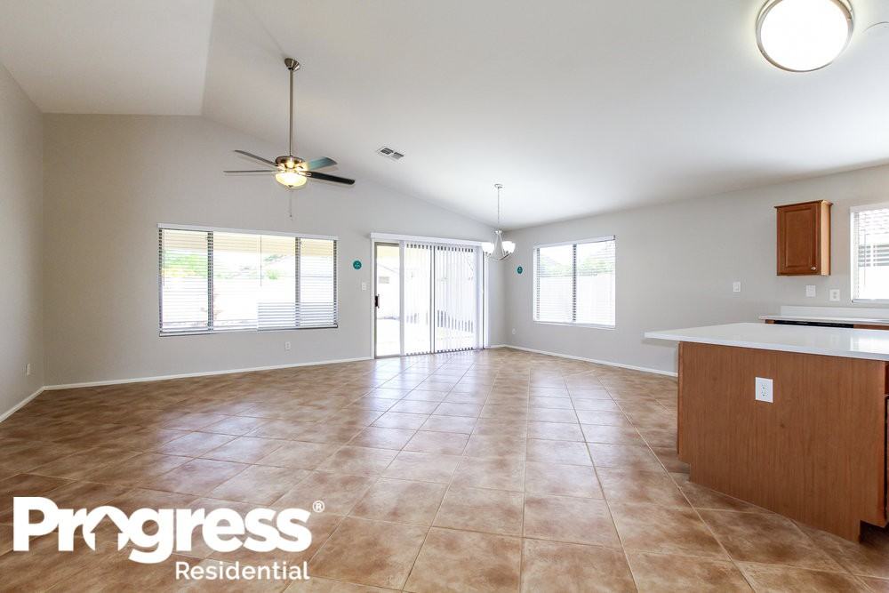 13129 W Mauna Loa Ln - Photo 3 of 12