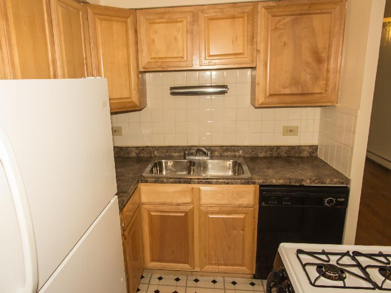 521 West Briar - Photo 2 of 36