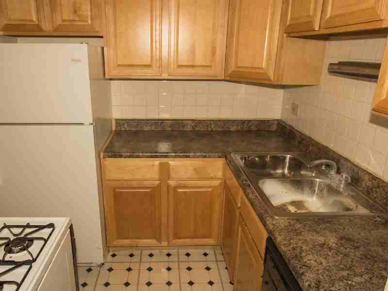 521 West Briar - Photo 3 of 36