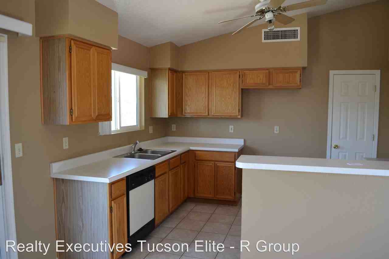 3381 W Calle De La Bajada - Photo 3 of 15