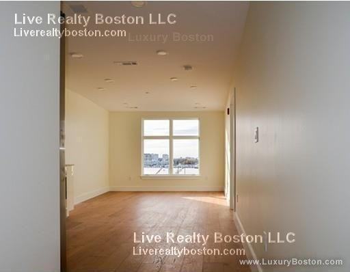 225 Border St - Photo 3 of 25