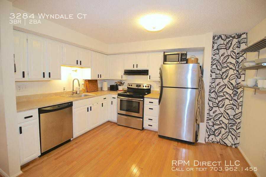 3284 Wyndale Ct - Photo 2 of 43