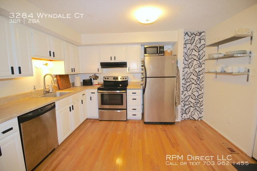 3284 Wyndale Ct - Photo 3 of 43