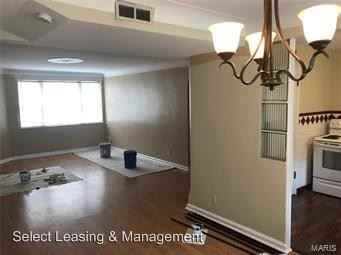 6401 Jamieson Ave #1e - Photo 3 of 9