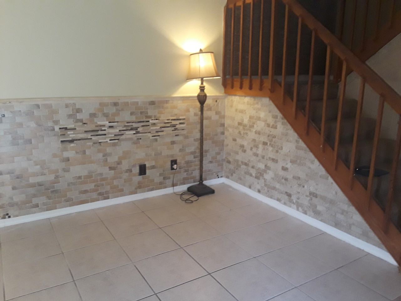 917 Royal Oak Blvd - Photo 2 of 7