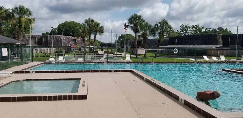 917 Royal Oak Blvd - Photo 5 of 7